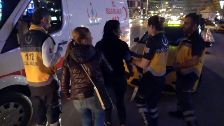 Alışveriş Merkezinde Bıçaklı Kavga: 1’i Güvenlik 3 Yaralı