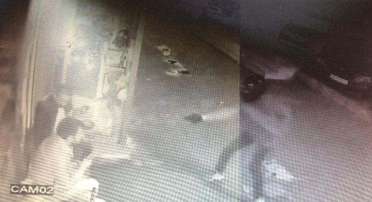 Büyükçekmece’de Kasklı Saldırgan Dehşet Saçtı