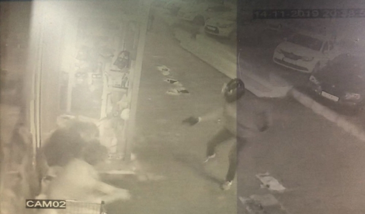 Büyükçekmece’de Kasklı Saldırgan Dehşet Saçtı