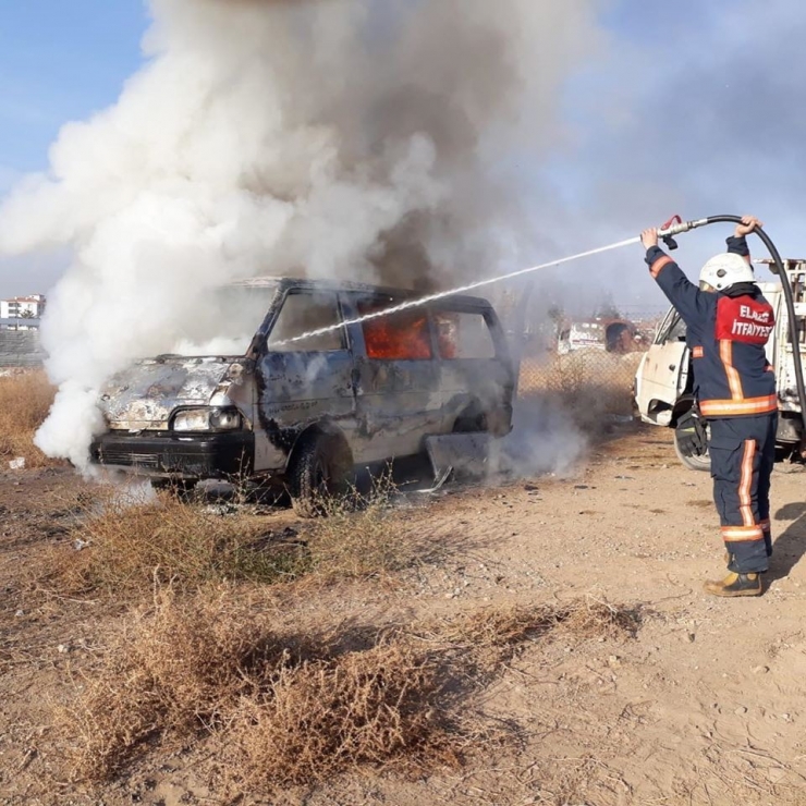 Elazığ’da Araç Yangını