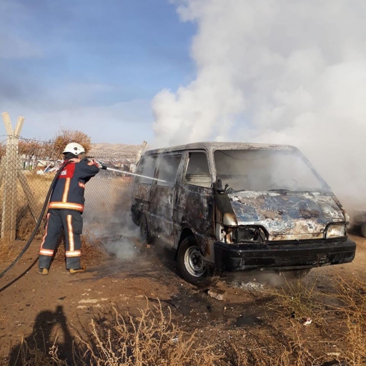 Elazığ’da Araç Yangını
