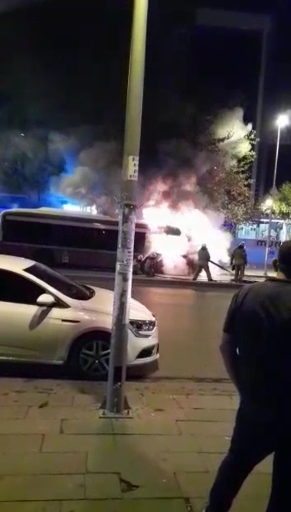 Esenyurt’ta Otobüs Alev Alev Yandı