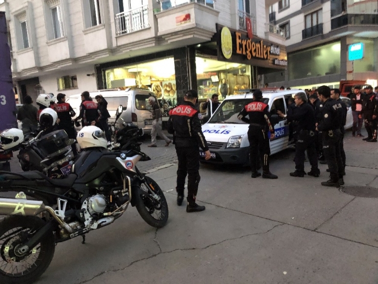 Esenyurt’ta Yol Ortasında Silahlı Saldırı: 2 Yaralı