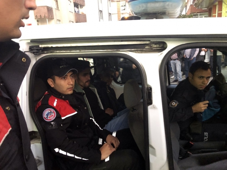 Esenyurt’ta Yol Ortasında Silahlı Saldırı: 2 Yaralı