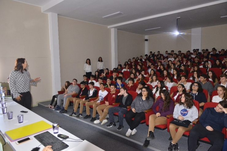 “Şiddet Ortamında Büyüyen Çocuklar, Duygusal Bağlanmada Sorun Yaşar”