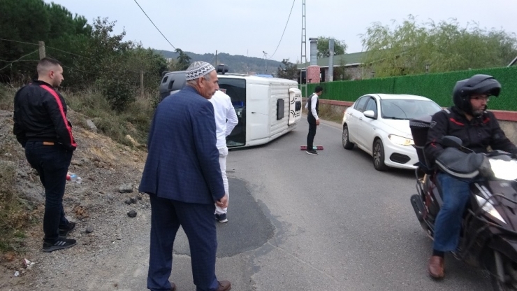 Kartal’da Servis Minibüsünün Devrilme Anı Kamerada