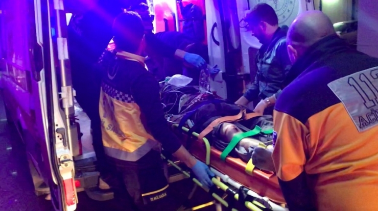 Otomobil Tır’ın Altına Girdi