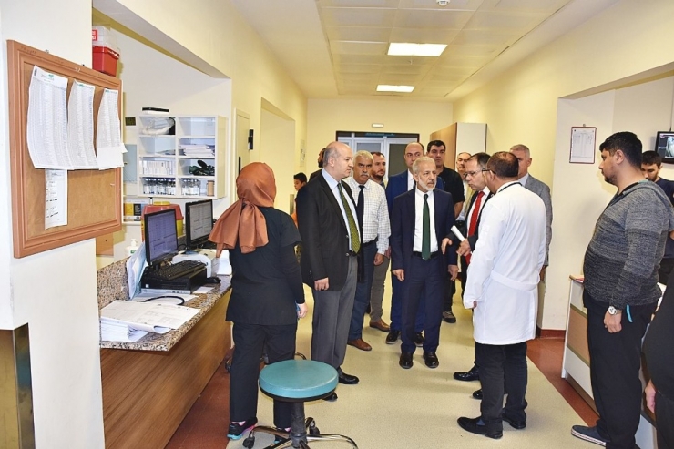 Rektör Çelik Üniversite Hastanesinde İncelemelerde Bulundu