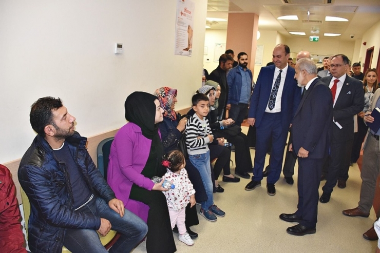 Rektör Çelik Üniversite Hastanesinde İncelemelerde Bulundu