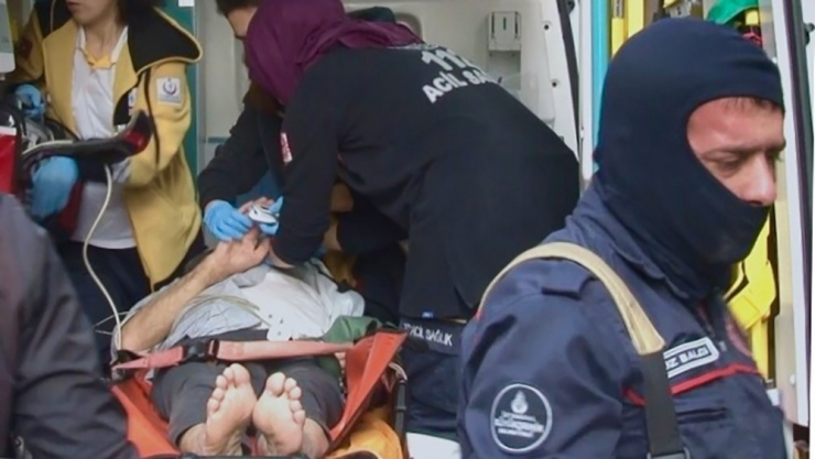 ‘Öldü’ Diye İhbar Edilen Yaşlı Adam Felç Geçirmiş Halde Bulundu