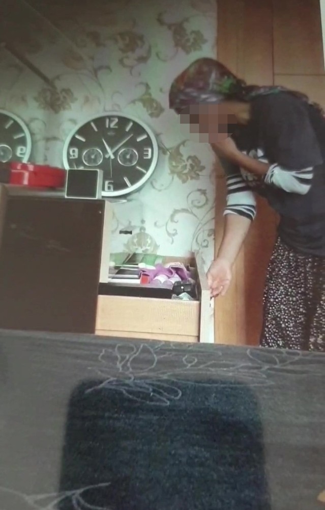 Temizlikçiden Şüphelenip Odaya Kamera Koyan Çift Hayatlarının Şokunu Yaşadı
