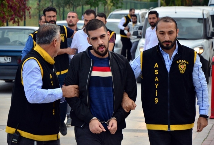 Adana’da İki Kafeye Uzun Namlulu Silahlarla Saldırdığı Öne Sürülen 4 Zanlı Yakalandı