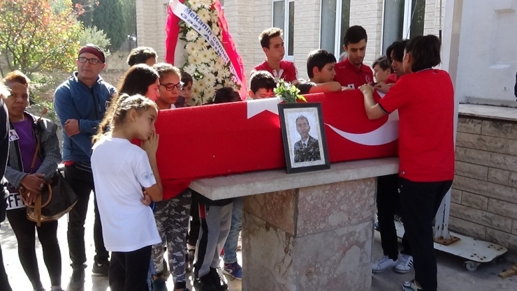 Yürüyüş Milli Takımı Antrenörü Ve Milli Sporcu Sabahattin Tatar Son Yolculuğuna Uğurlandı