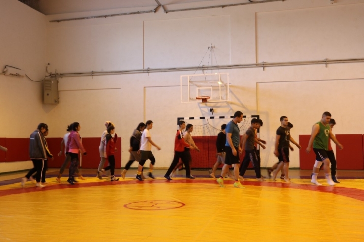 Diyarbakır’ın Tek Kız Güreşçi Takımının Hedefi Olimpiyatlar