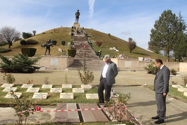 Dumlupınar Şehitliği’ne Ziyaretçi Akını