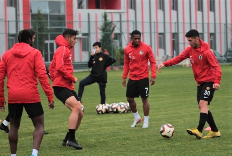 Eskişehirspor Milli Arada Boş Durmuyor