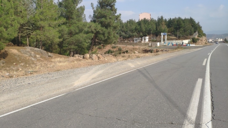 Ölüm Yolunda Bir Ayda 2 Araç Dereye Uçtu