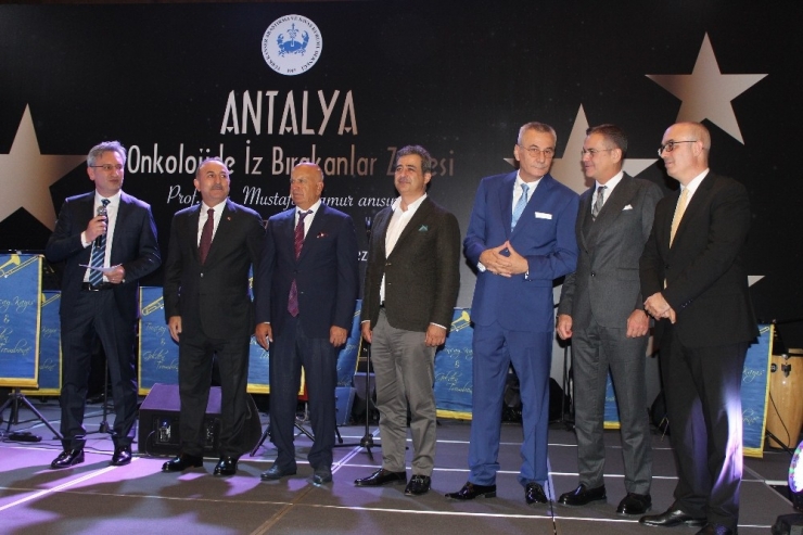 Onkolojide İz Bırakanlar Zirvesi