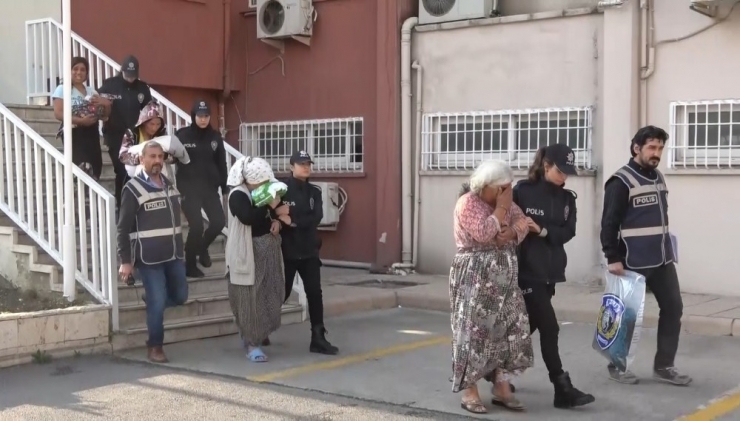 Peçeli Altın Hırsızları Küçük Çocuğun Yüzü Sayesinde Yakayı Ele Verdi