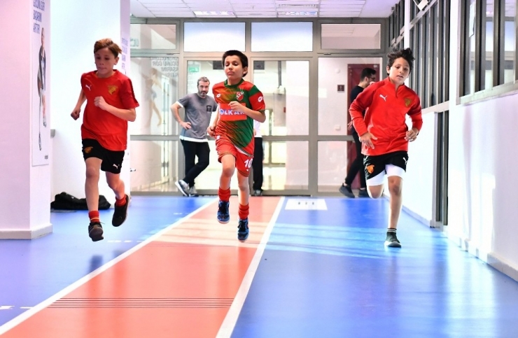 Göztepe Ve Karşıyaka’nın Genç Yeteneklerinden Dostluk Mesajı