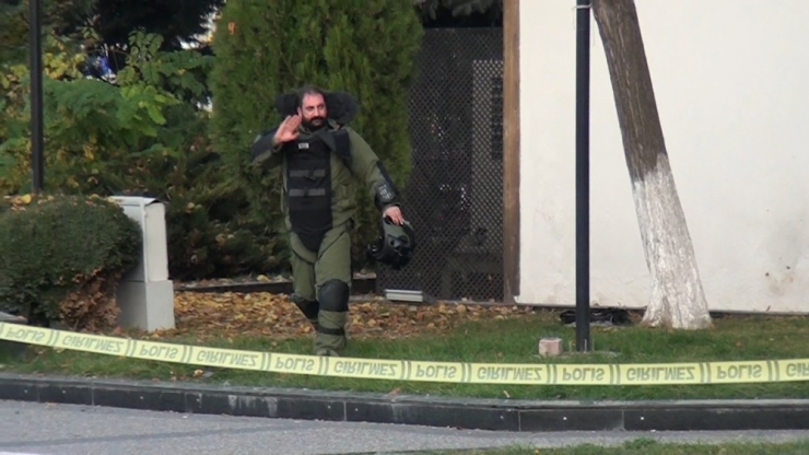 Şüpheli Çanta Polisi Alarma Geçirdi