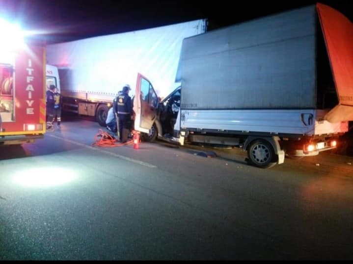 Kamyonetin Tıra Arkadan Çarptığı Kazada 1 Kişi Öldü, 1 Kişi Yaralandı