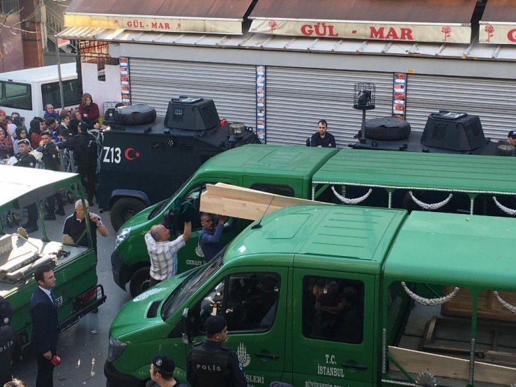 Pendik’te Pompalı Tüfekli Saldırıda Hayatını Kaybedenlerin Cenazeleri Gözyaşları Eşliğinde Kaldırıldı
