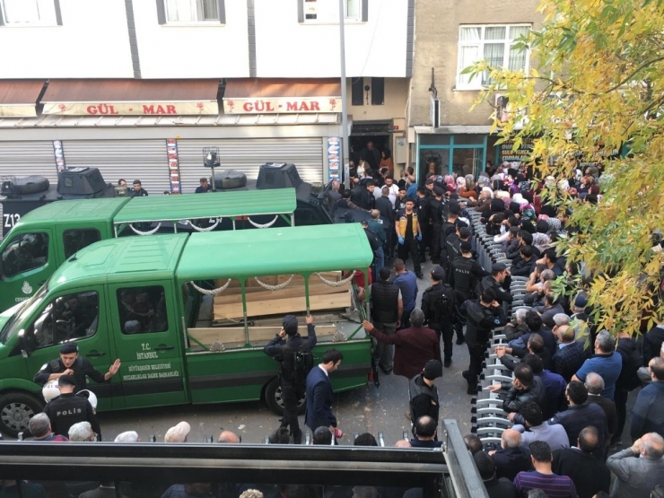Pendik’te Pompalı Tüfekli Saldırıda Hayatını Kaybedenlerin Cenazeleri Gözyaşları Eşliğinde Kaldırıldı