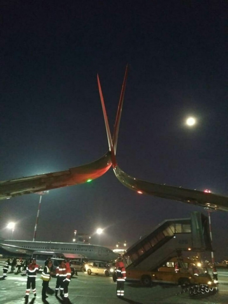 Rusya’da Uçakların Kanatları Birbirine Takıldı