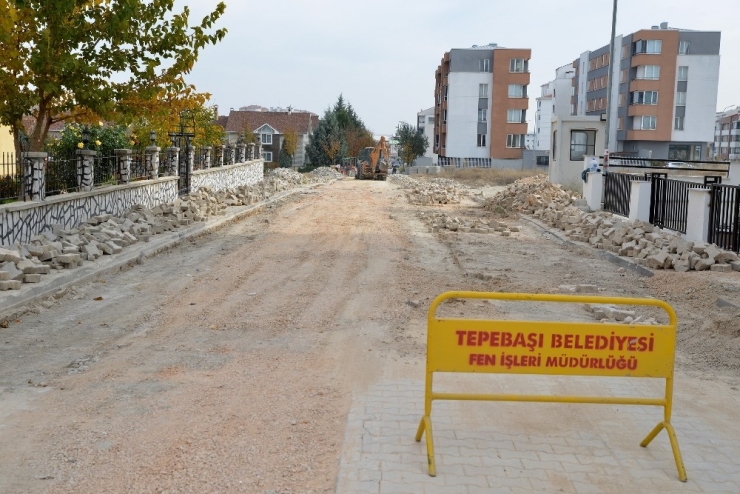 Tepebaşı’nda Fen İşleri Çalışmalarını Sürdürüyor