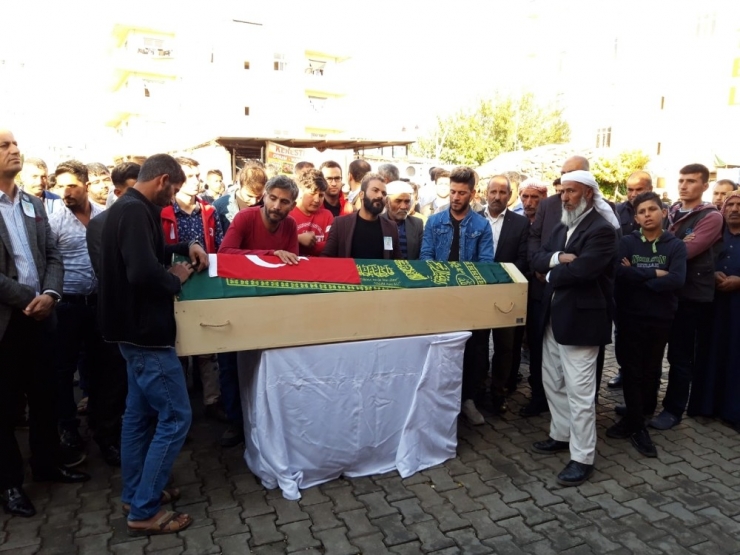 Akçakale’ye Atılan Roketle Şehit Olan Vatandaş Gözyaşlarıyla Defnedildi