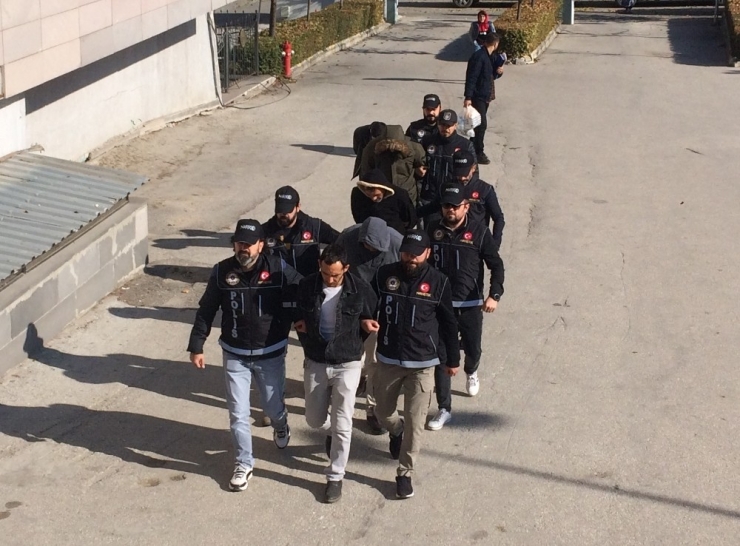 Kente Uyuşturucu Sokmaya Çalışan 5 Kişi Yakalandı