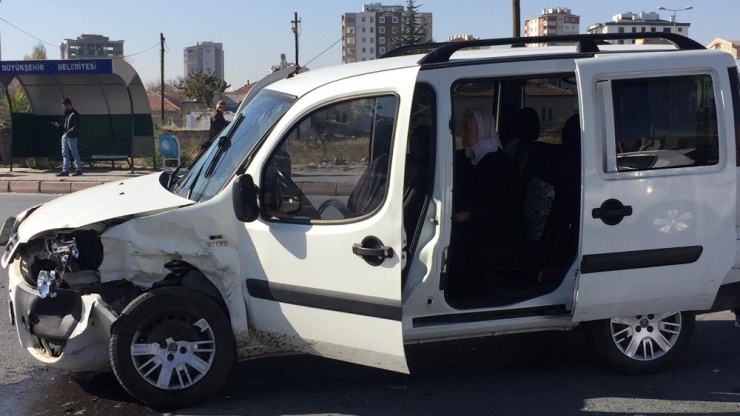 Kayseri’de Trafik Kazası: 4 Yaralı