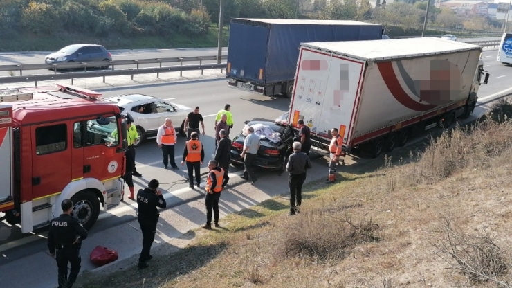 Otomobil Tıra Çarptı: 2 Yaralı