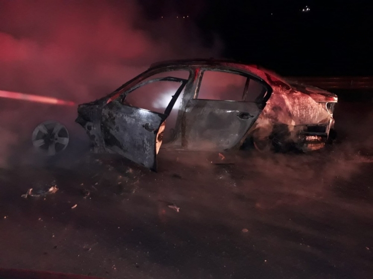 Mersin’de Lüks Araç Alev Alev Yandı