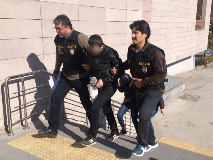 Motosiklet Hırsızları Saklandıkları Evde Yakalandı