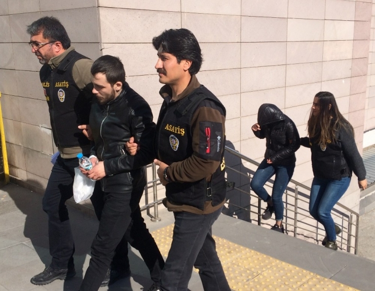 Motosiklet Hırsızları Saklandıkları Evde Yakalandı