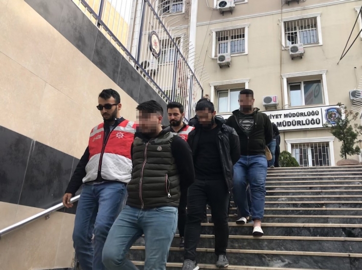 Servis Dolandırıcılarından Adliye Yolunda Pişkin Sözler: "Abla Güzel Çek, Kurbanın Olayım"