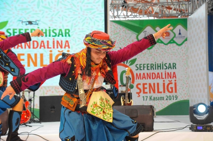 Seferihisar’daki Turuncu Festivale Binlerce Kişi Katıldı
