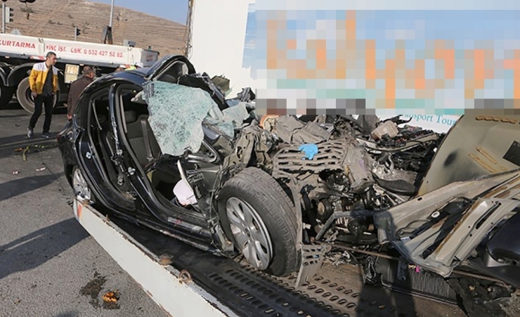 Edremit’e Ateş Düştü: Kazada Bir Aile Yok Oldu