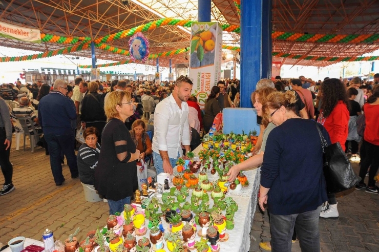 Seferihisar’daki Turuncu Festivale Binlerce Kişi Katıldı