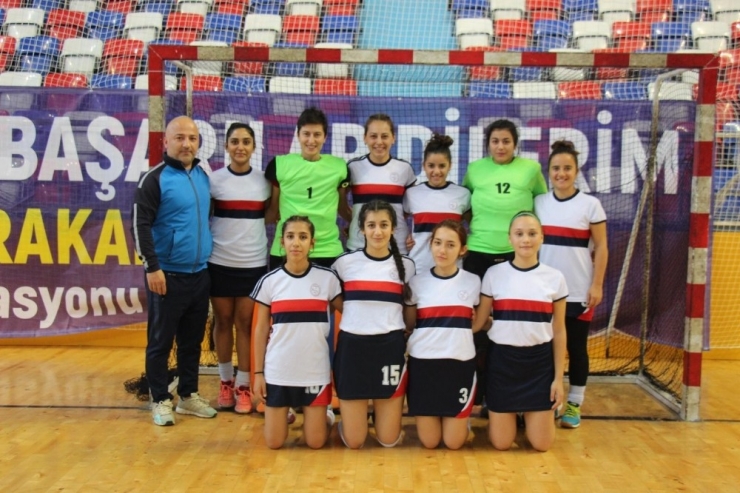 Kadınlar Hokey Süper Lig Müsabakaları Zonguldak’ta Oynanıyor