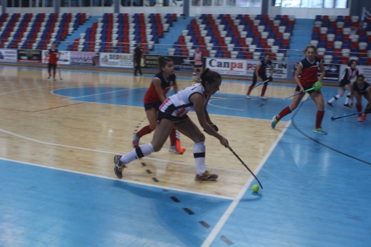 Kadınlar Hokey Süper Lig Müsabakaları Zonguldak’ta Oynanıyor