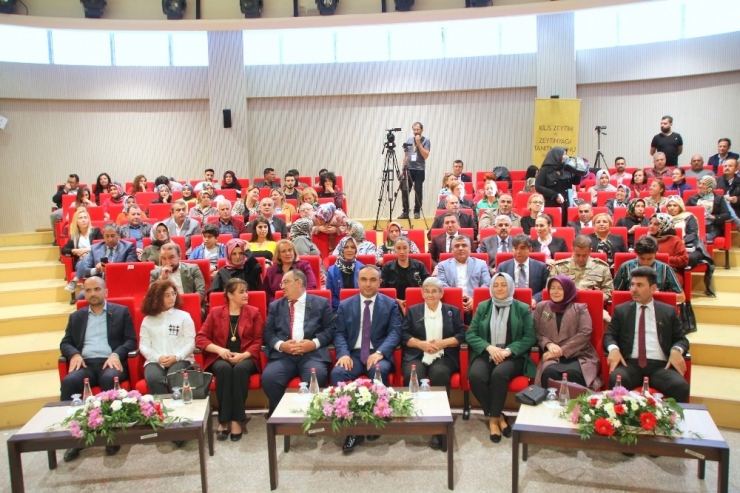 Prof. Dr. Canan Karatay Üniversitede Zeytinyağının Yararlarını Anlattı