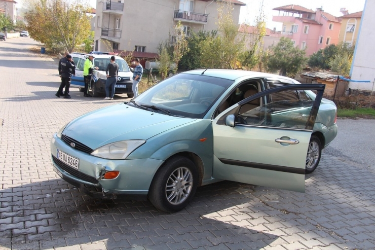 Motosikletle Otomobil Kafa Kafaya Çarpıştı: 1 Yaralı