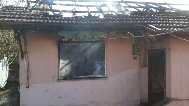 Sakarya’da Ev Yangınında 2 Çocuk Yanarak Hayatını Kaybetti