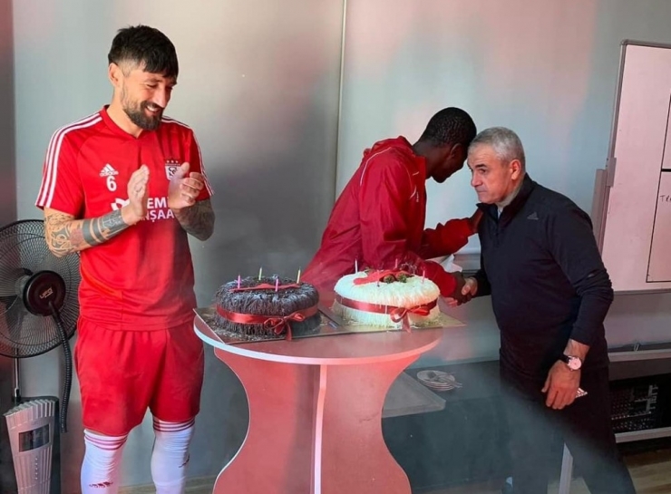 Sivassporlu Futbolculara Sürpriz Kutlama
