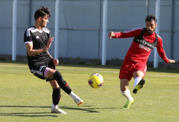 Sivasspor Antrenman Maçı Yaptı