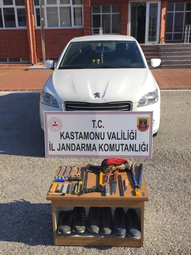 Enerji Ve Nakil Kablosu Çalan Üç Kişi Yakalandı