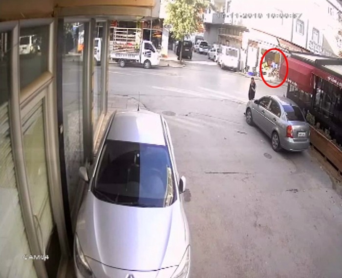 Pendik’te Aynı Aileden 3 Kişiyi Öldüren Zanlının Olay Yerine Geliş Anı Kamerada